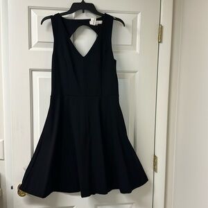 Black keyhole back sleeveless dress